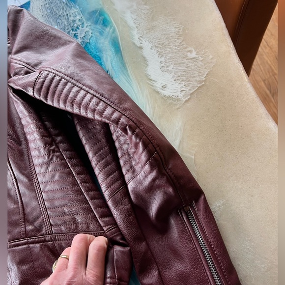 SALE! BUYorBUNDLE! Guess NEW Bordeaux FauxLeatherJacket zipsweater&hoodliner SzM - Picture 15 of 15